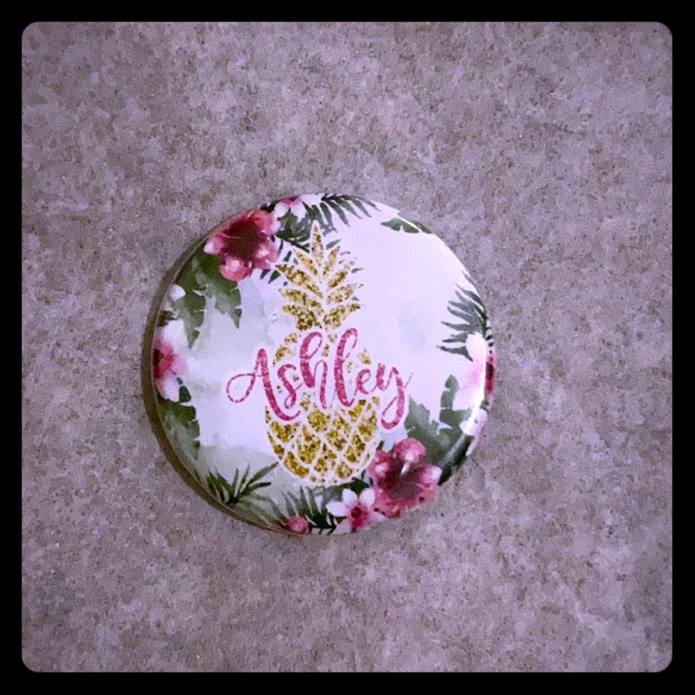 Magnetic swappable badge topper